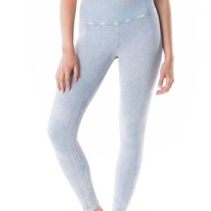 Avocado Fire Legging Vintage in Rainfall